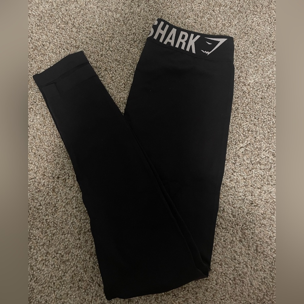 Gym shark leggings